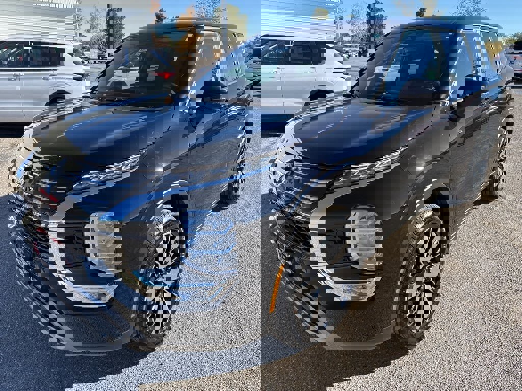 New 2025 Mitsubishi Outlander SE image 3