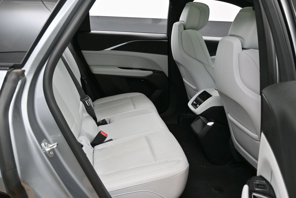 Used 2024 Cadillac Lyriq Luxury AWD/4WD image 37