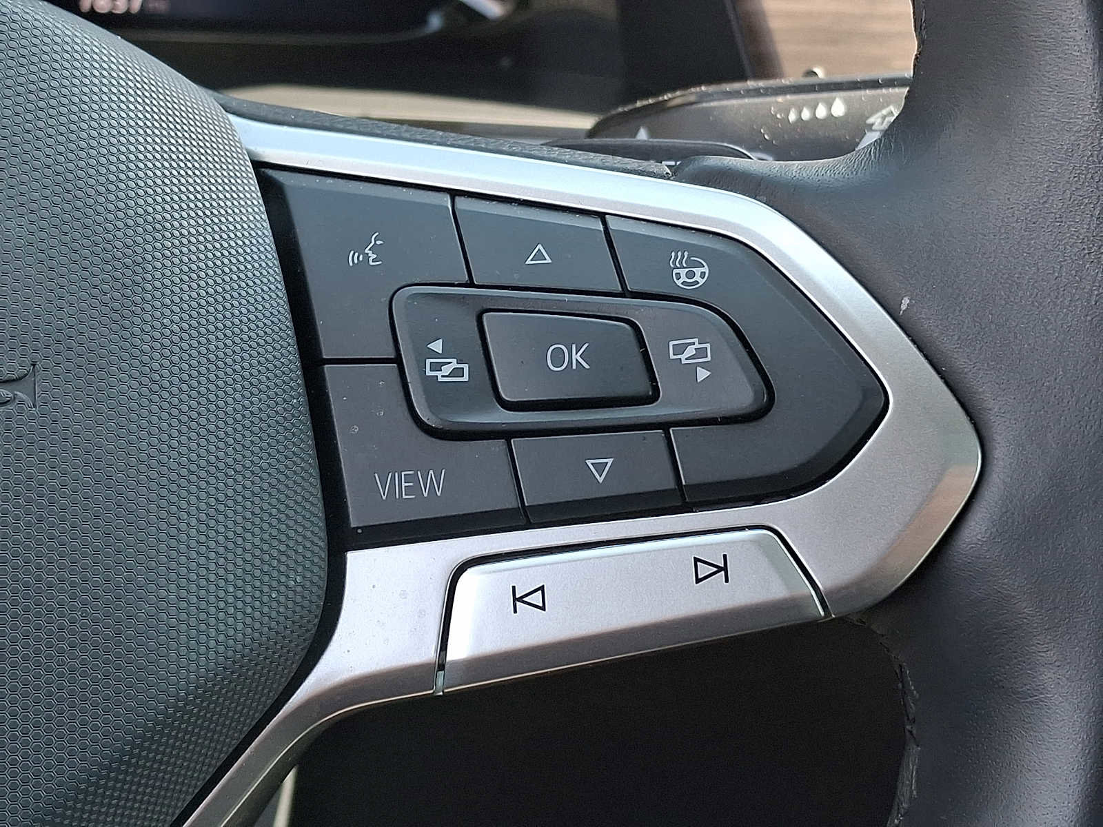 Used 2025 Volkswagen Atlas SEL Premium R-Line image 19