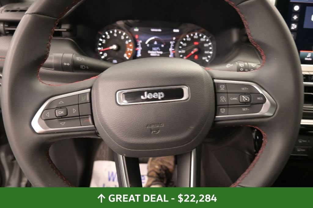 Used 2025 Jeep Compass Trailhawk AWD/4WD image 39