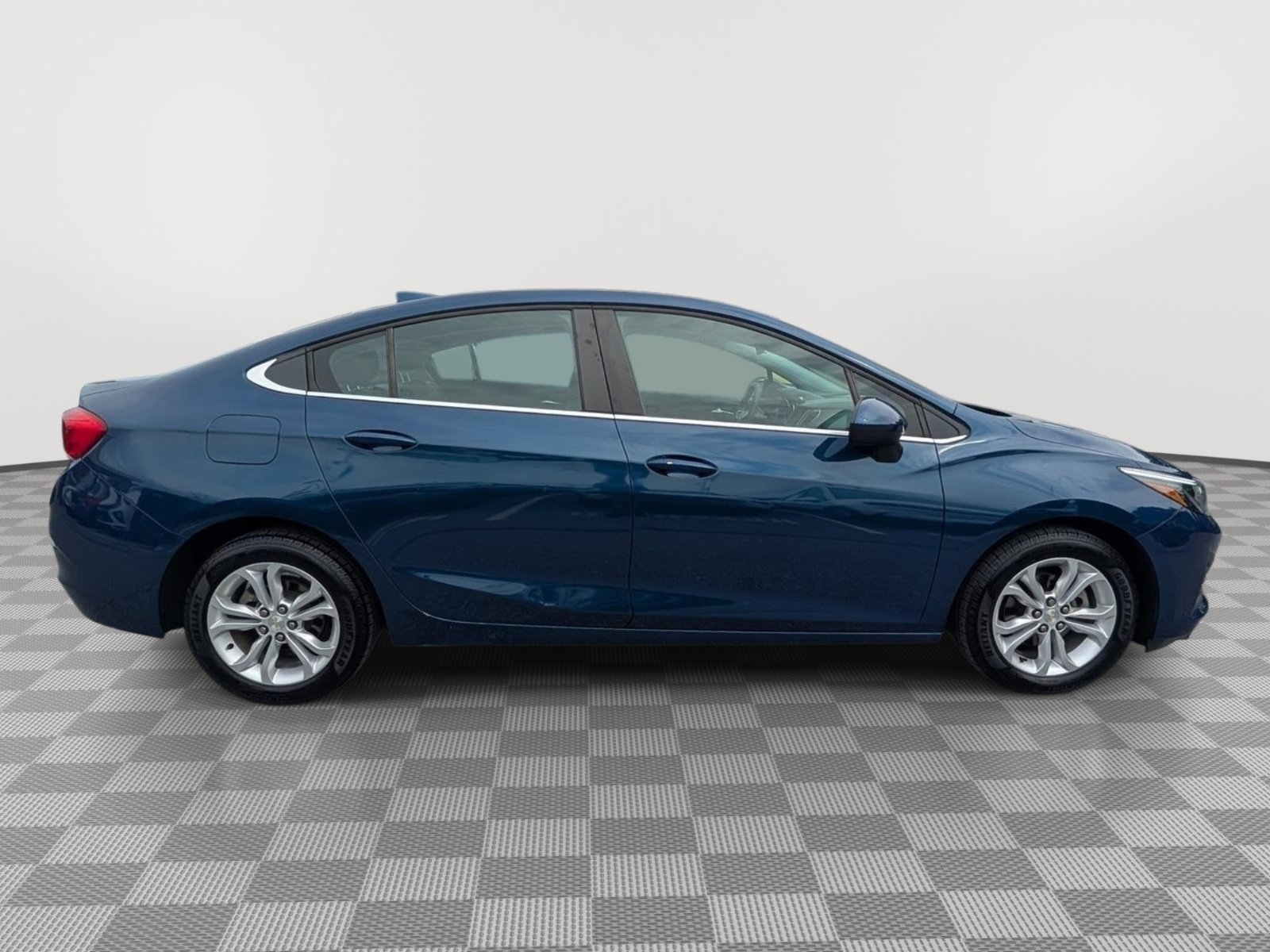 Used 2019 Chevrolet Cruze LT w/ Convenience Package FWD image 6