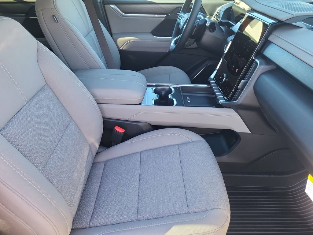 New 2026 GMC Acadia Elevation w/ LPO, Floor Liner Package AWD/4WD image 10