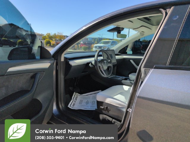 Used 2022 Tesla Model Y Long Range AWD/4WD image 9