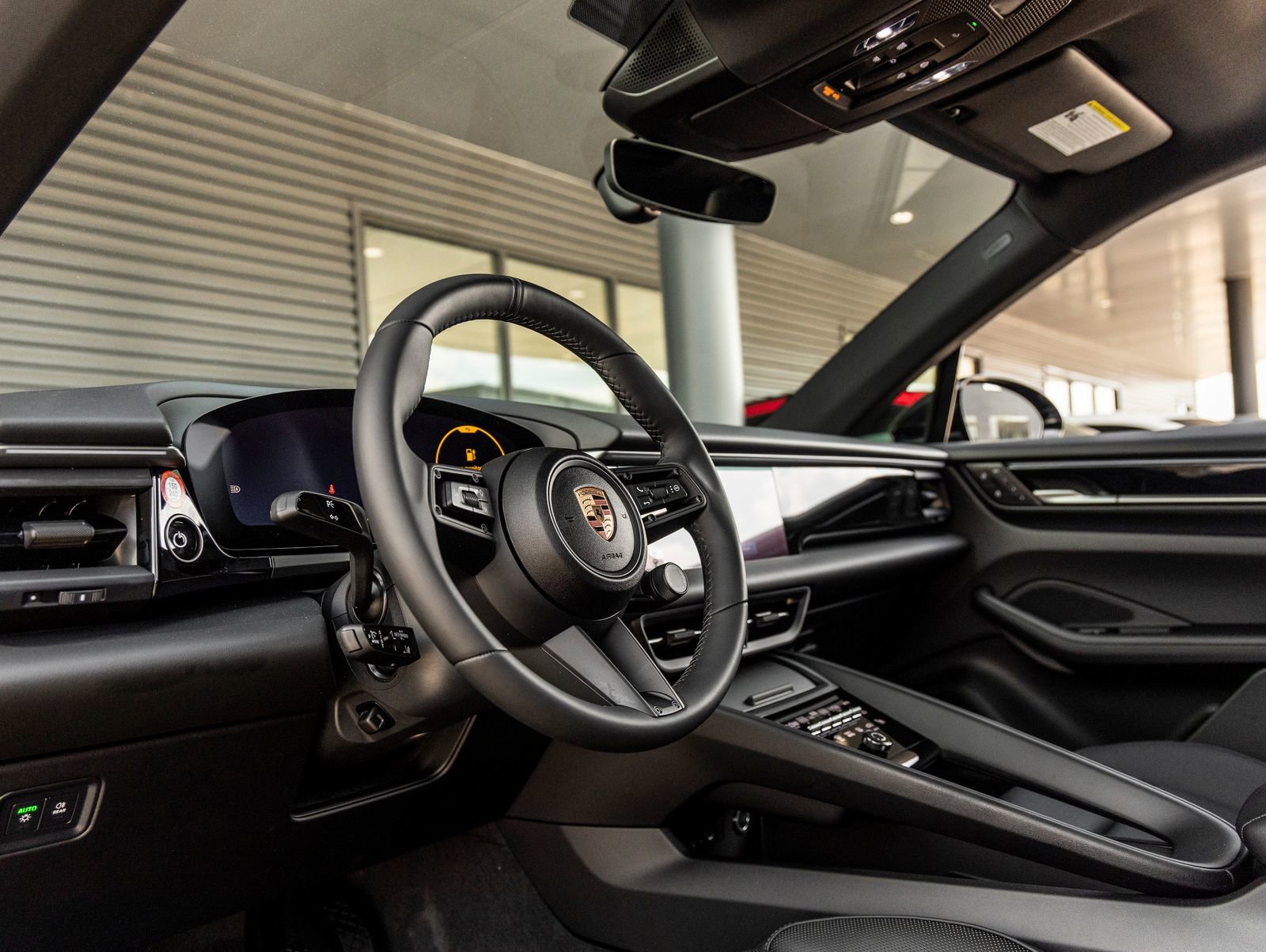 Certified 2025 Porsche Macan Electric image 4