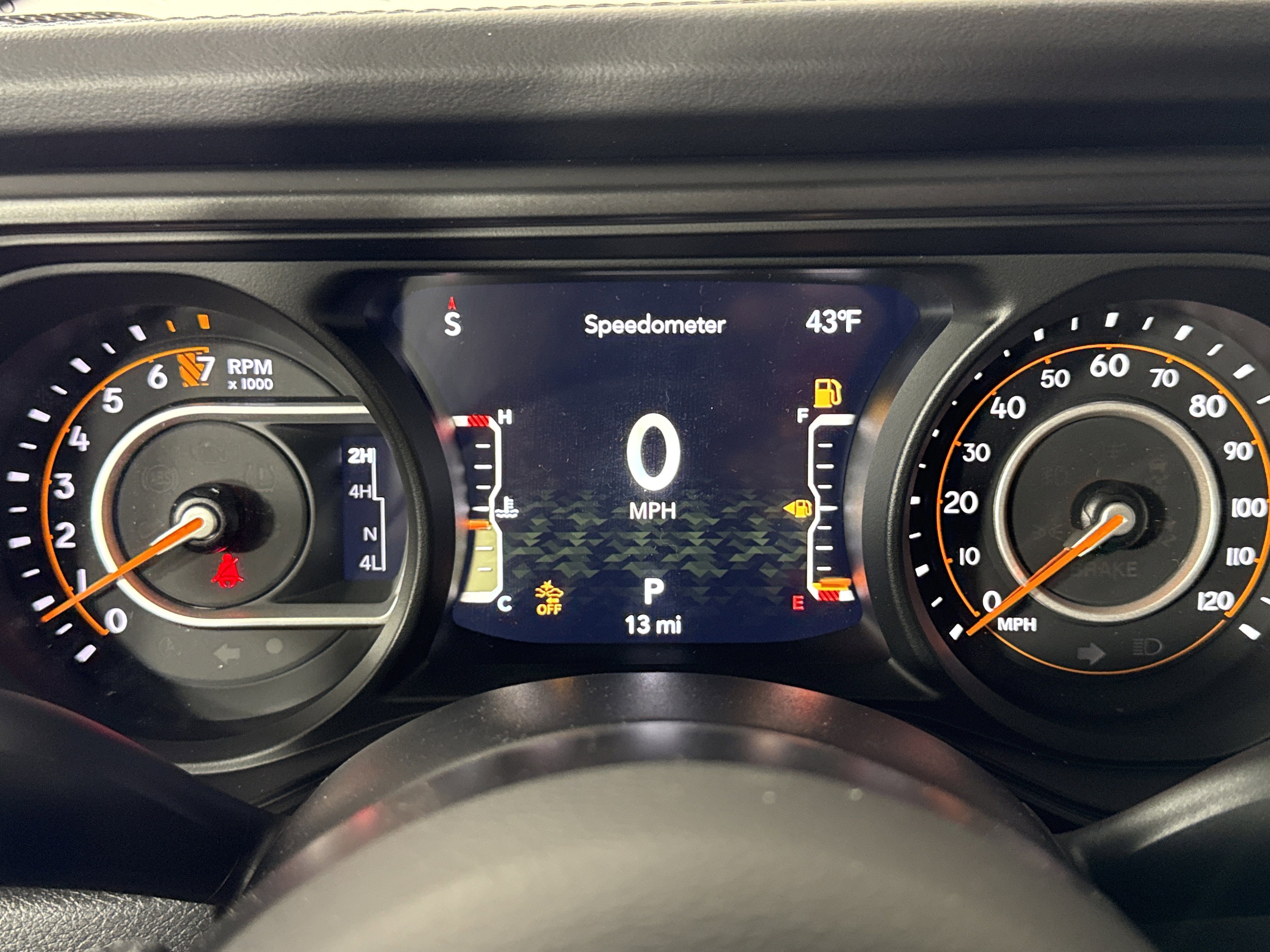 New 2026 Jeep Gladiator Rubicon w/ Technology Group AWD/4WD image 19