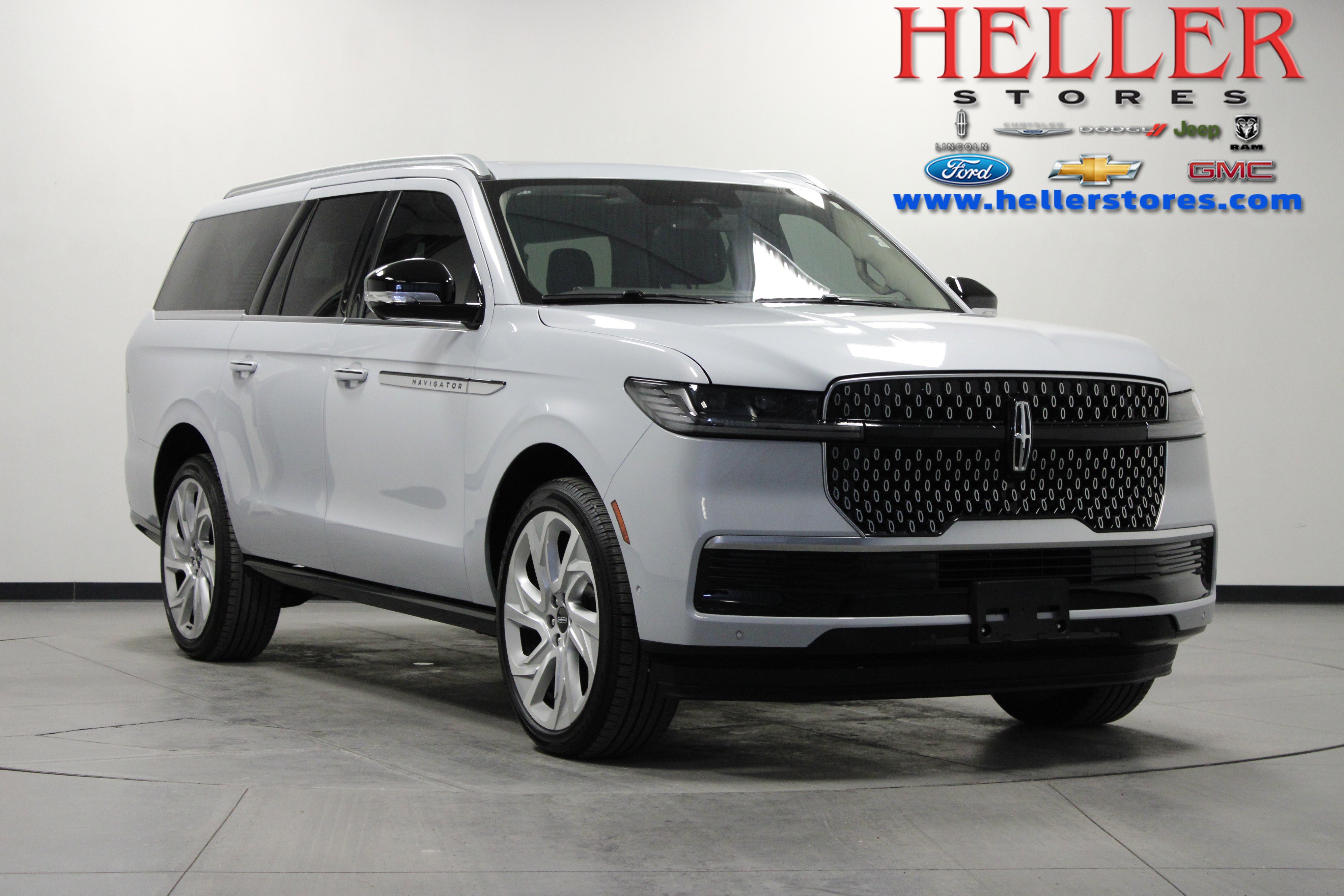 Used 2025 Lincoln Navigator L Reserve image 1
