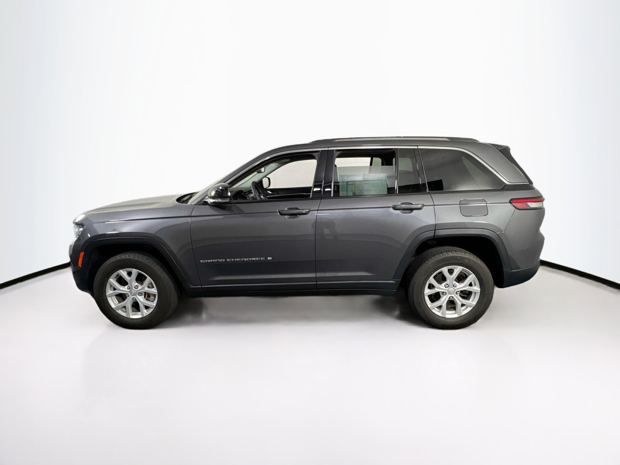 Used 2023 Jeep Grand Cherokee Limited AWD/4WD image 8
