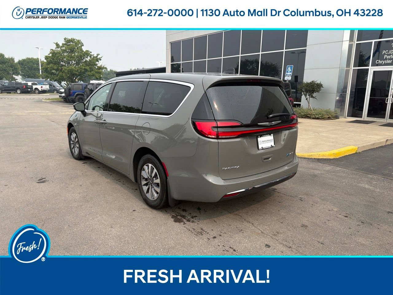 Used 2024 Chrysler Pacifica Limited FWD image 6