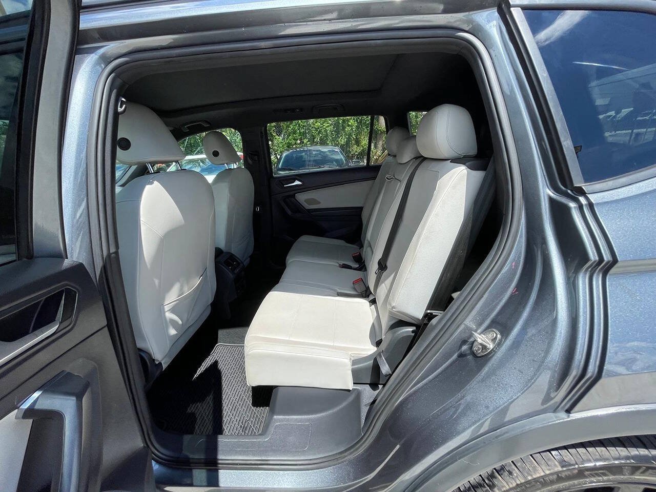 Used 2021 Volkswagen Tiguan SE R-Line FWD image 10