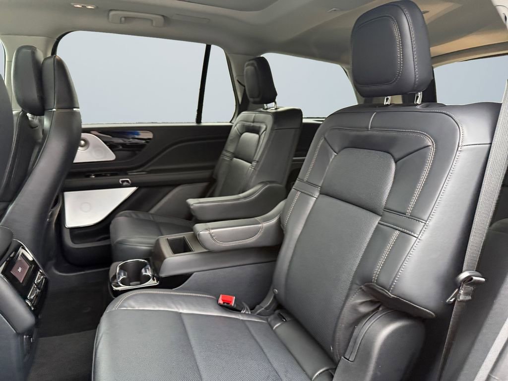 Used 2025 Lincoln Aviator Reserve w/ Equipment Group 201A image 13
