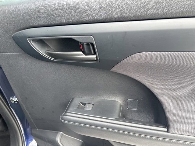 Used 2021 Toyota Highlander LE image 14