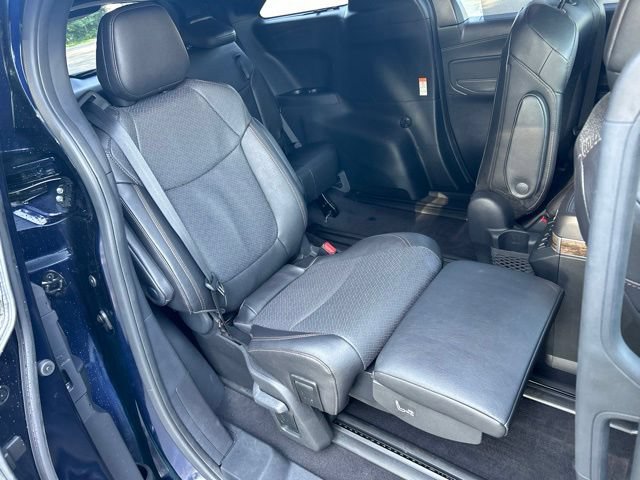 Used 2025 Toyota Sienna Platinum AWD/4WD image 41