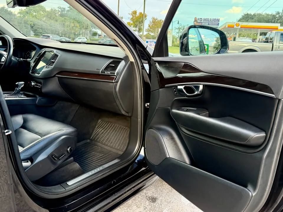 Used 2019 Volvo XC90 T5 Momentum w/ Multimedia Package FWD image 14