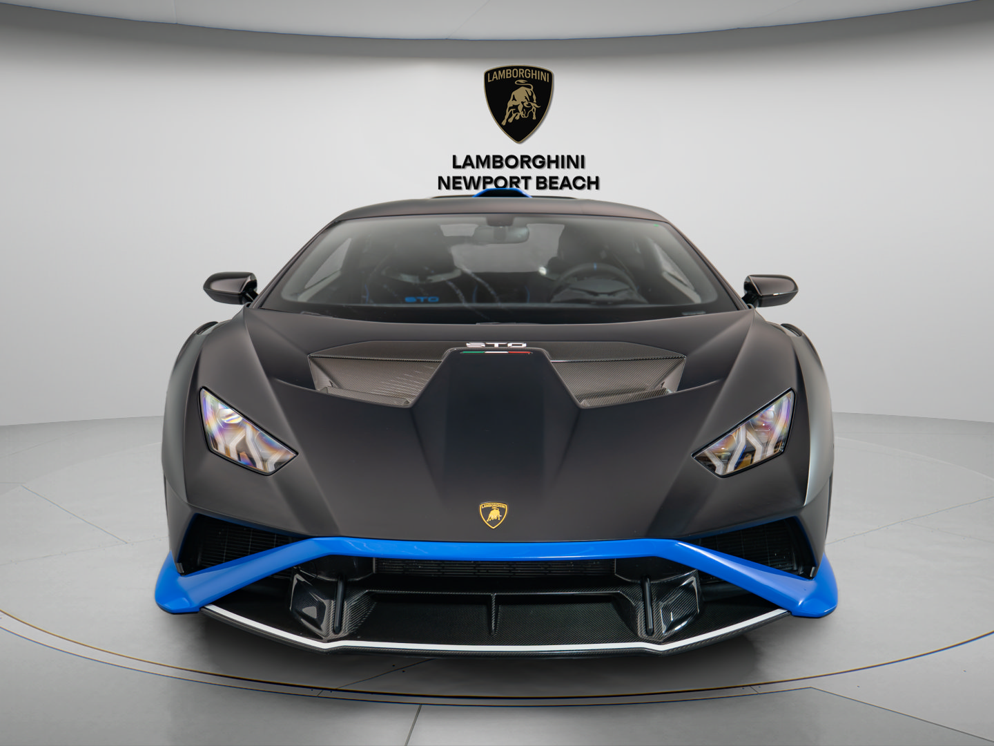 Used 2024 Lamborghini Huracan STO RWD image 2
