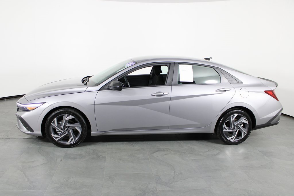 Certified 2025 Hyundai Elantra Sport image 8