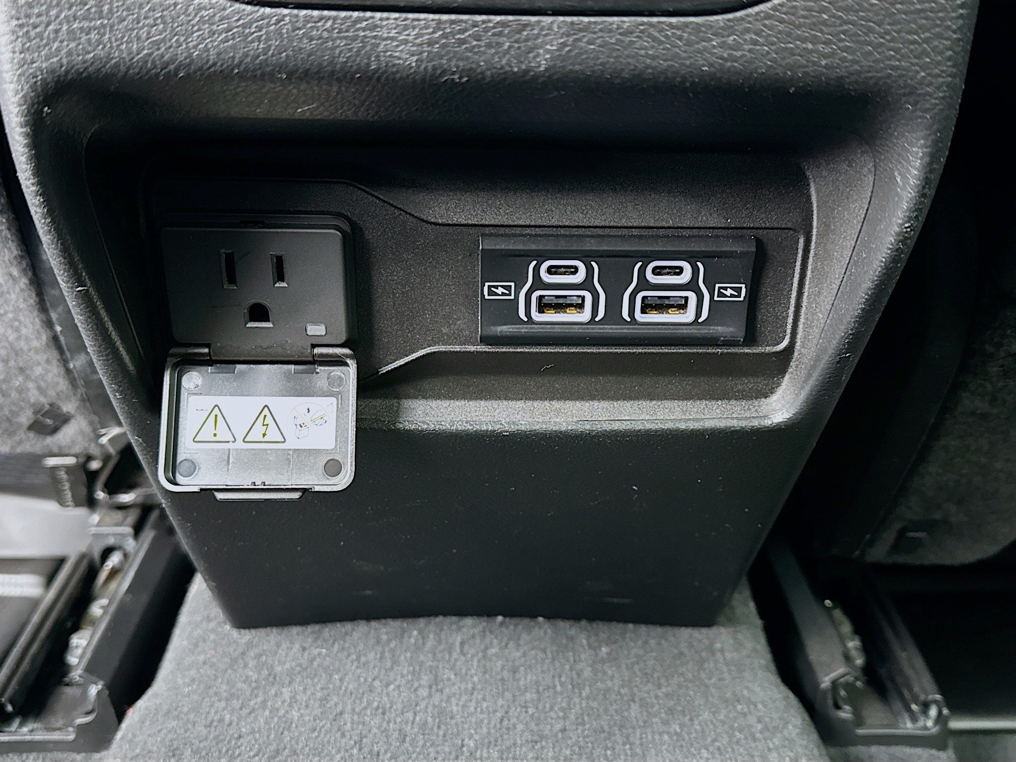 Used 2023 Jeep Grand Cherokee Altitude AWD/4WD image 17