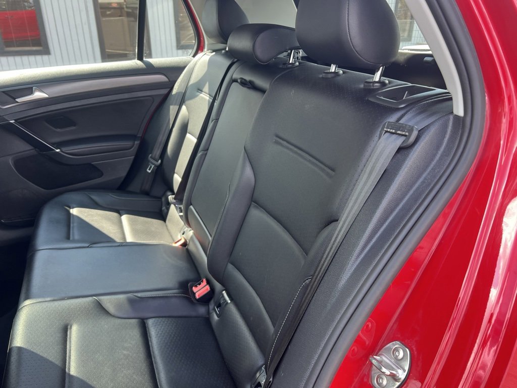 Used 2018 Volkswagen Golf SE image 14
