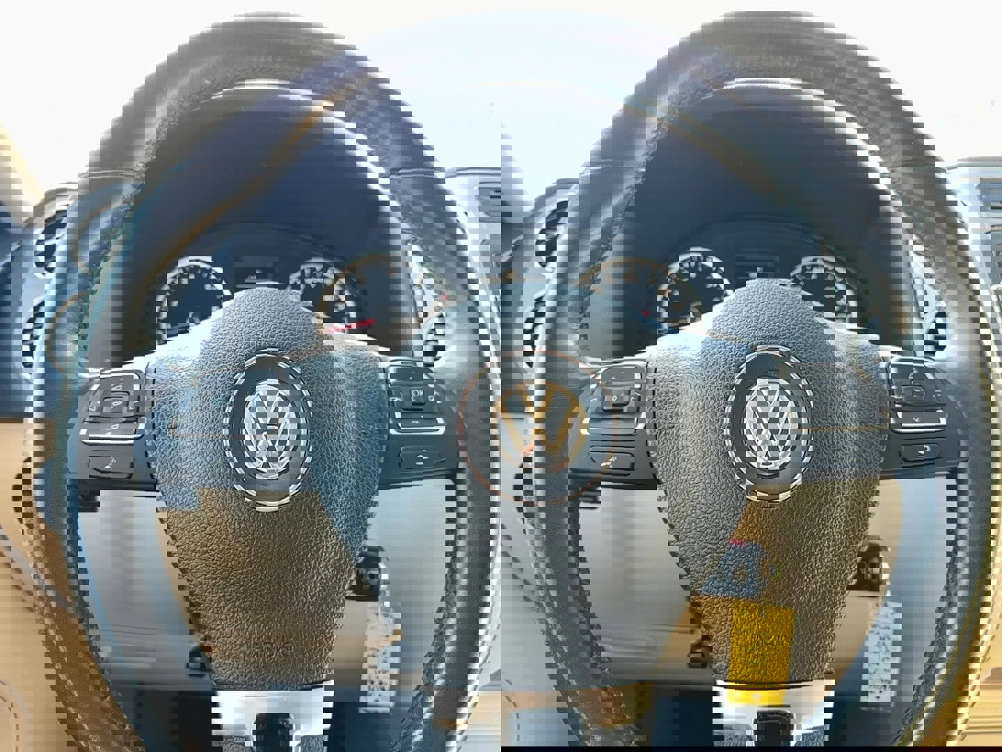 Used 2011 Volkswagen Tiguan SE image 19