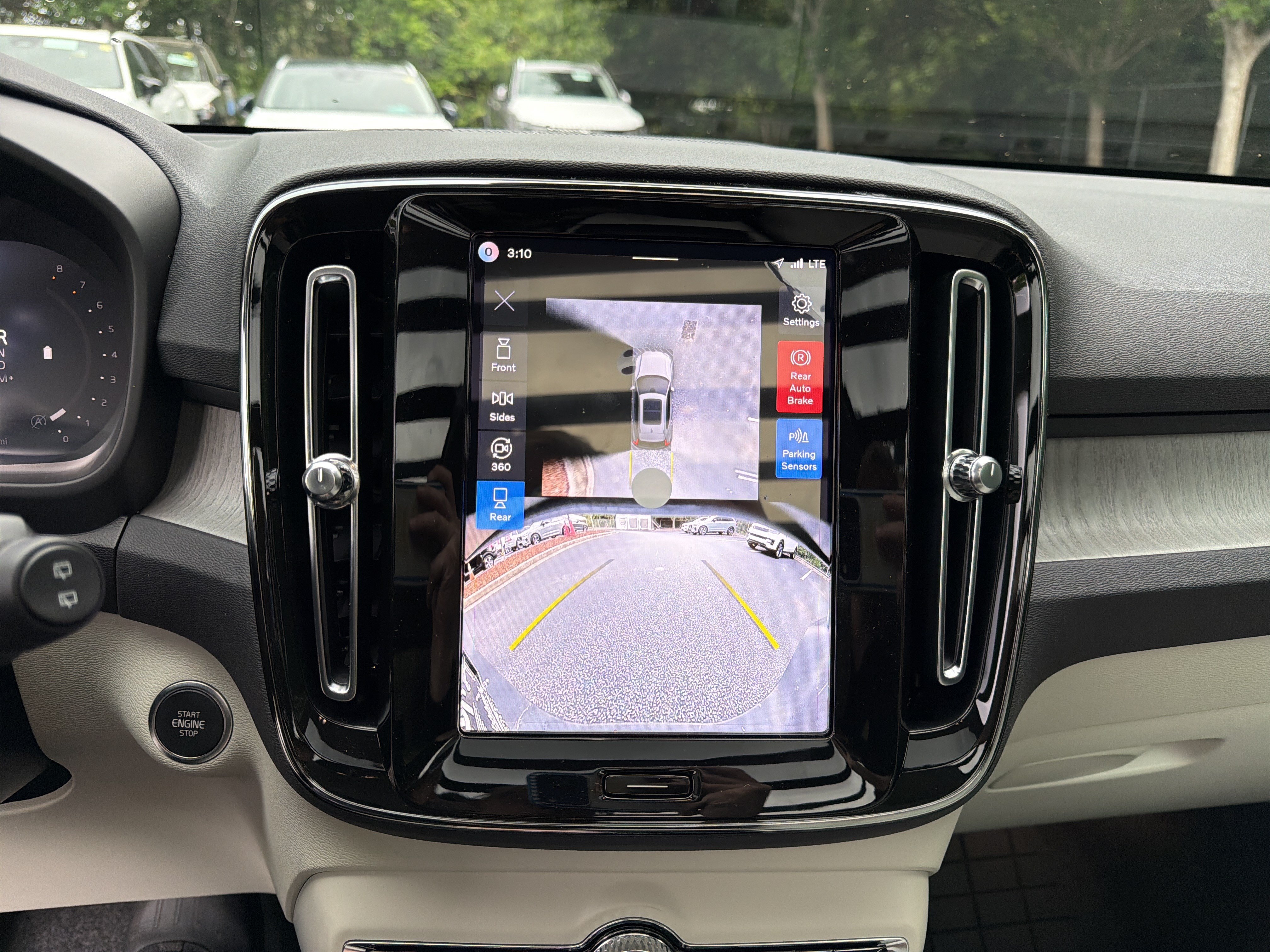 New 2026 Volvo XC40 B5 Ultra w/ Protection Package Premier AWD/4WD image 28