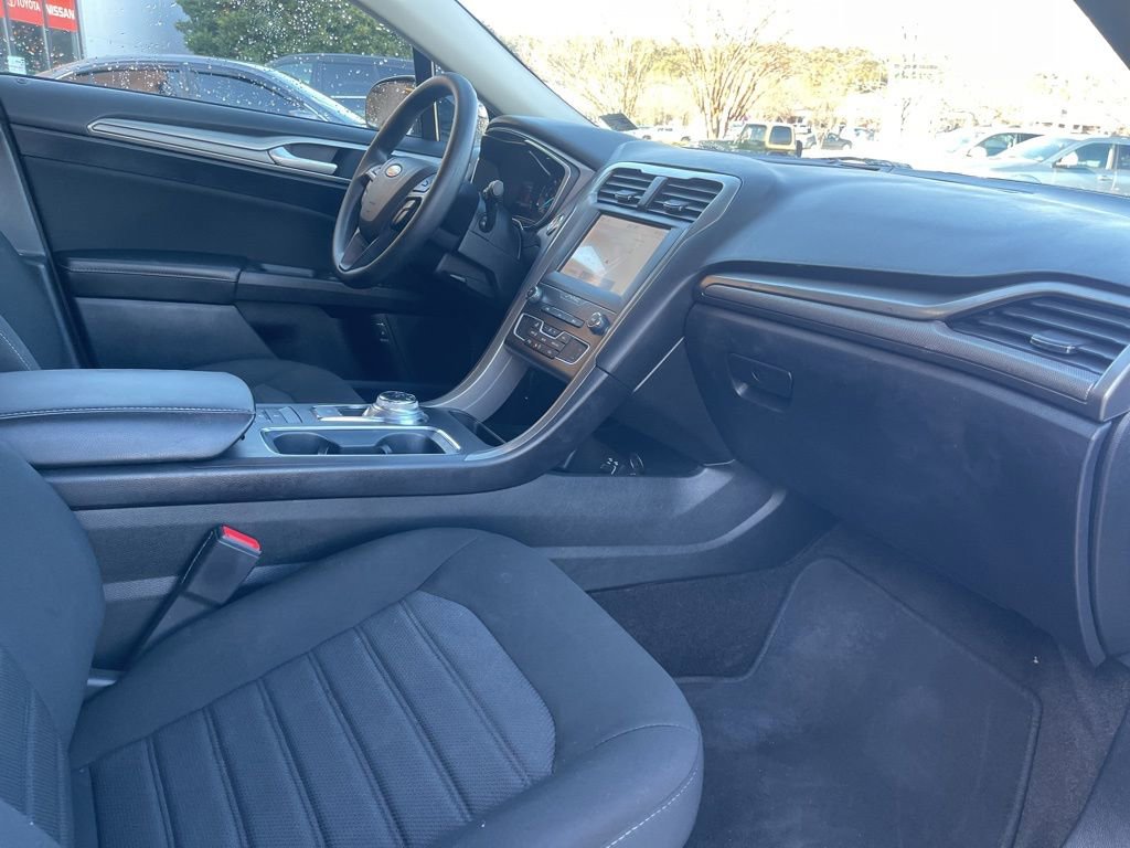 Used 2020 Ford Fusion SE image 18