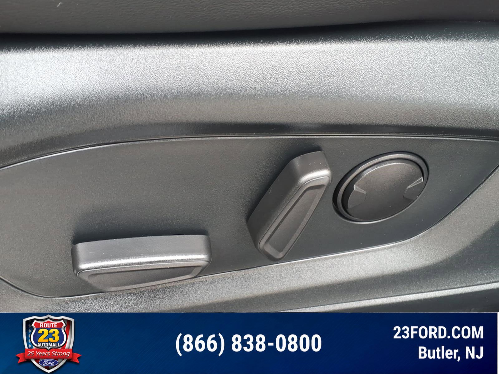 Certified 2023 Ford Explorer Platinum w/ Technology Package AWD/4WD image 23