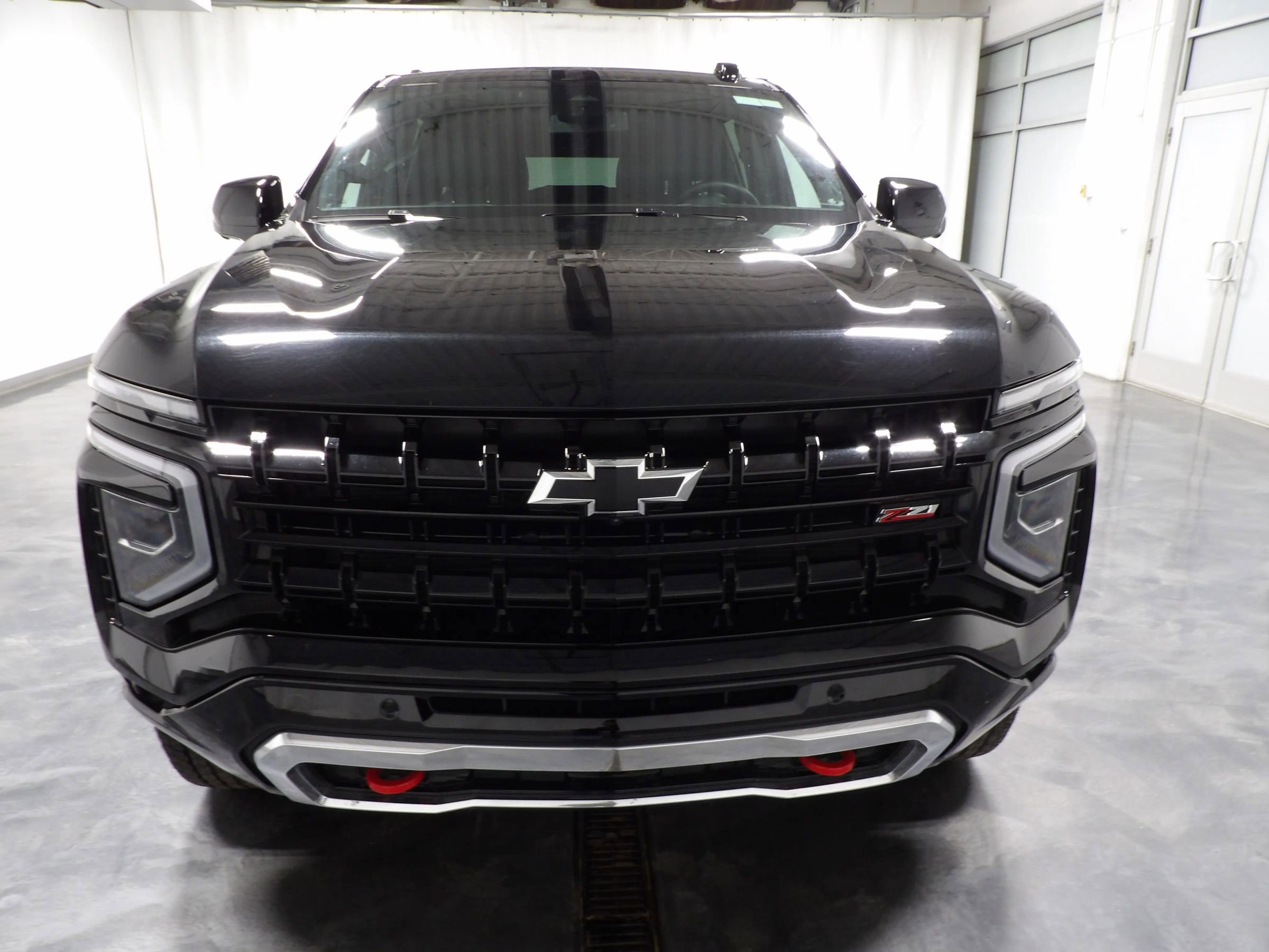 Used 2025 Chevrolet Suburban Z71 image 4