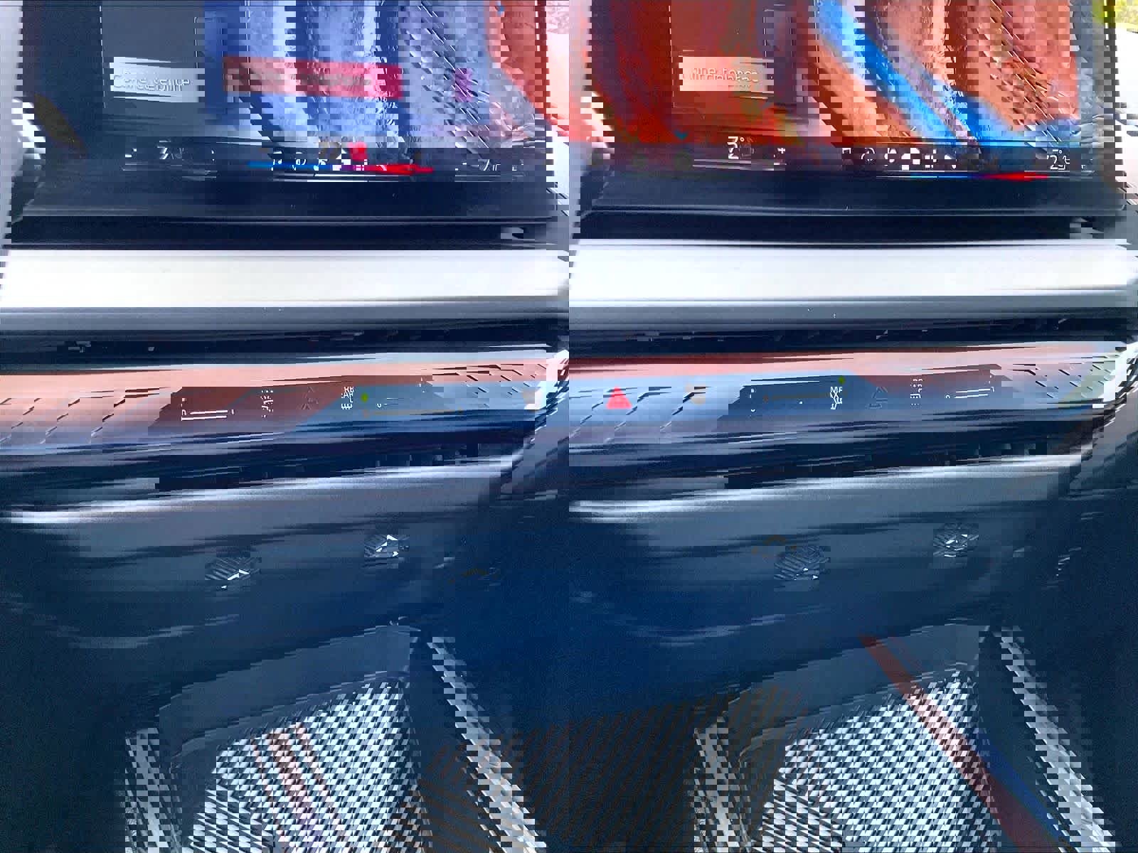 Used 2025 BMW X3 xDrive30i w/ Premium Package image 33