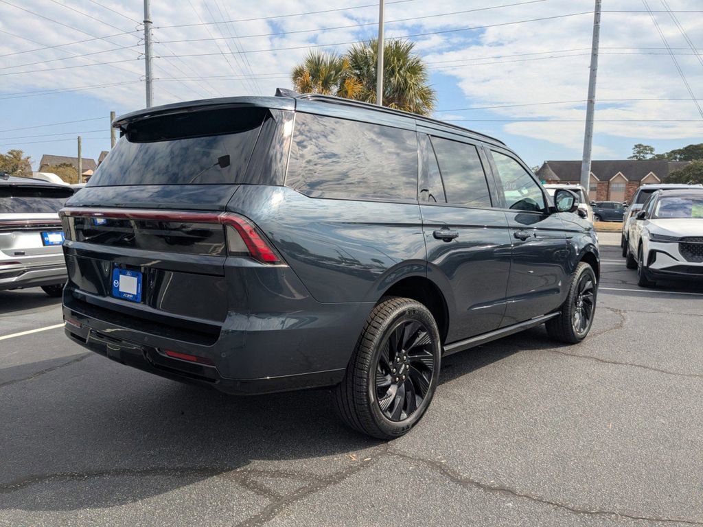New 2026 Lincoln Navigator Reserve w/ Jet Appearance Package image 4