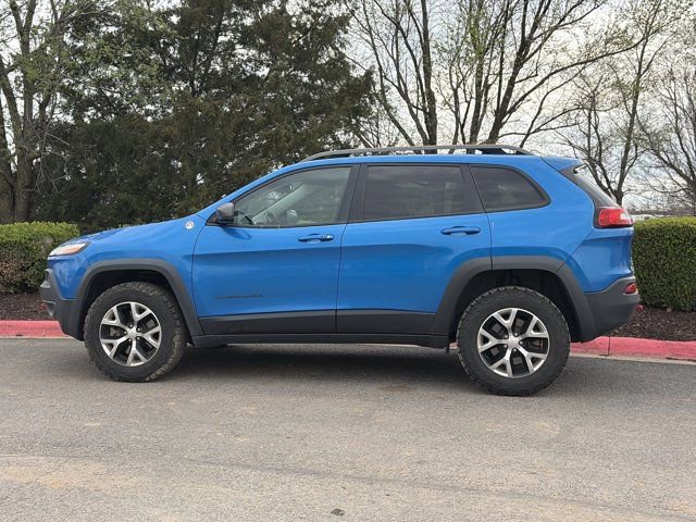 Used 2018 Jeep Cherokee Trailhawk image 8