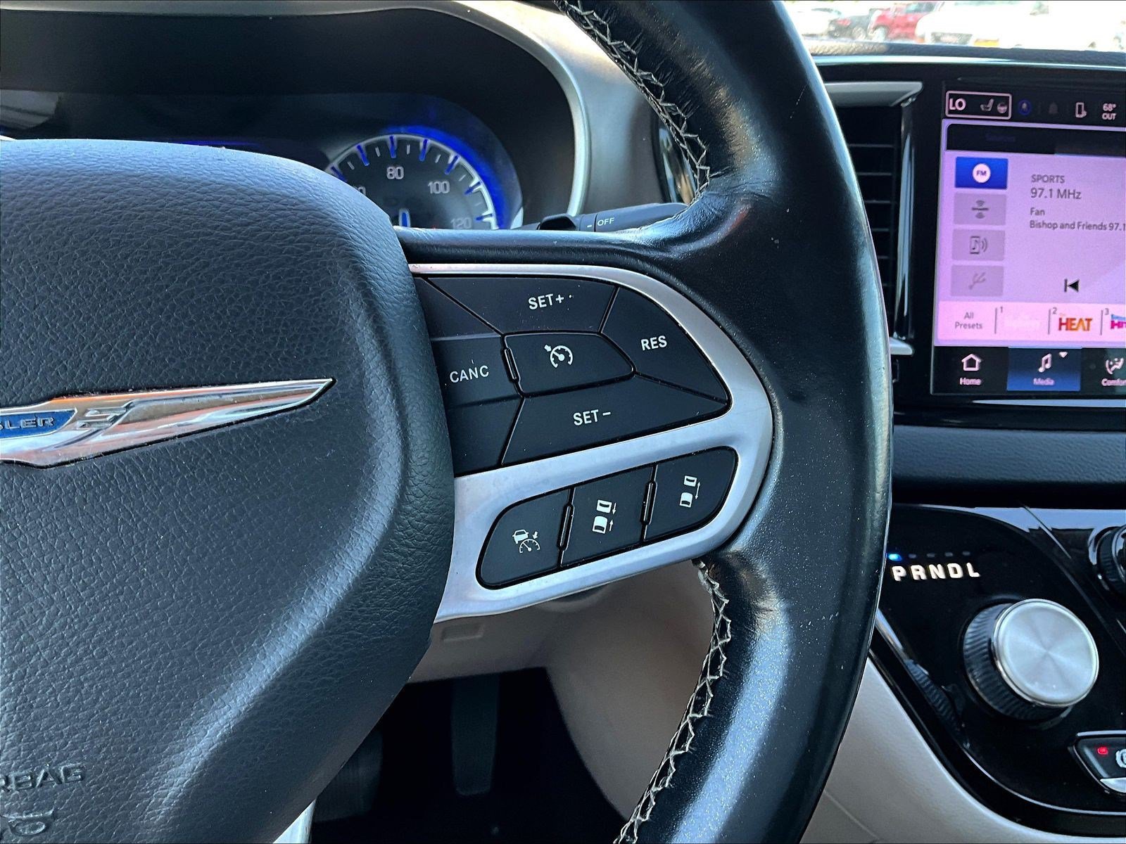 Used 2021 Chrysler Pacifica Touring-L FWD image 12