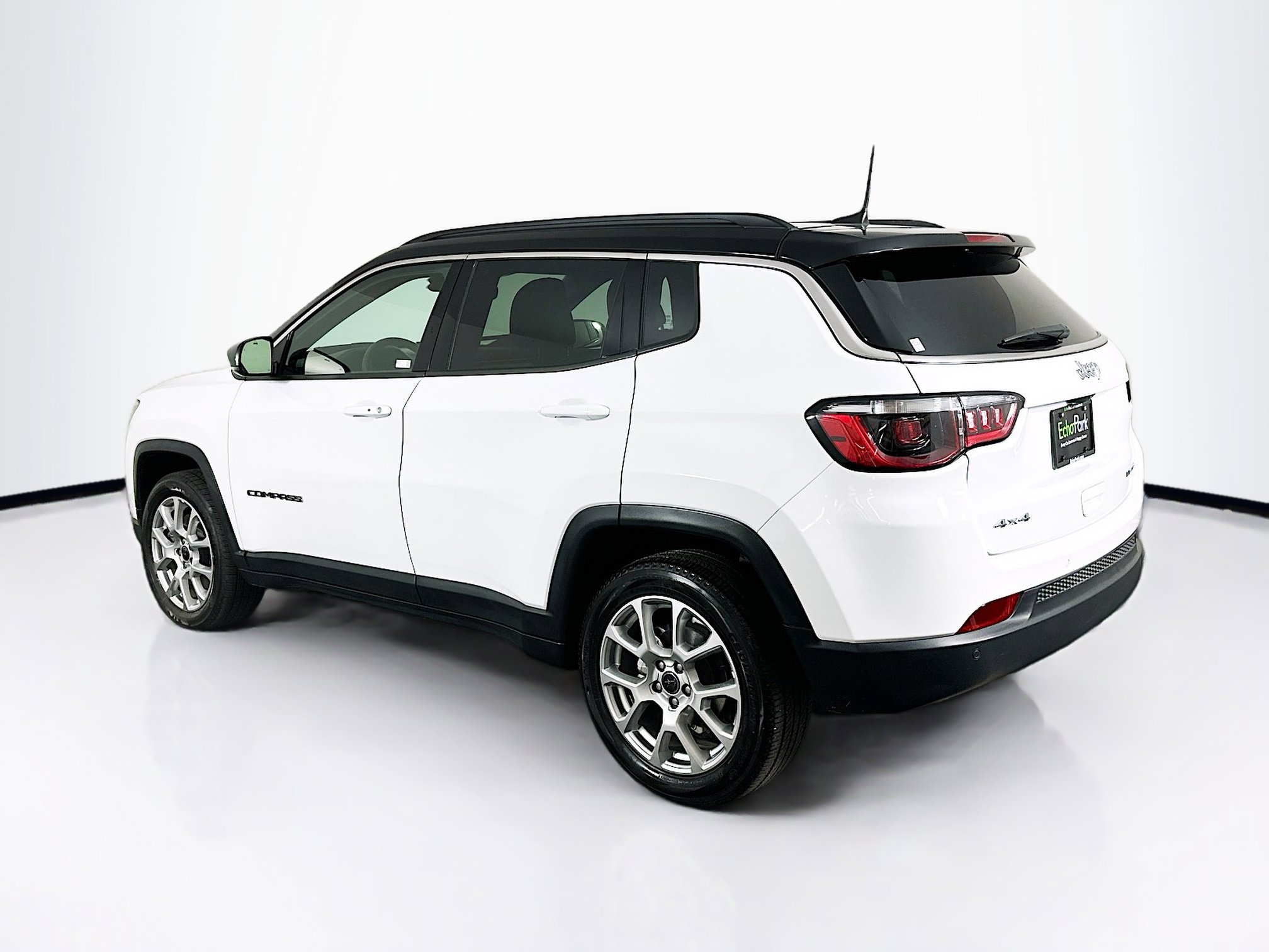 Used 2025 Jeep Compass Limited image 5