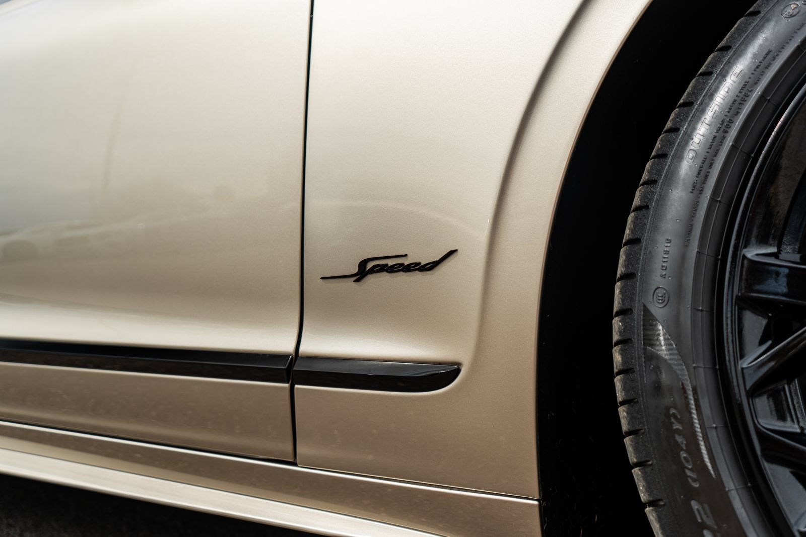 Certified 2025 Bentley Flying Spur Plug-In Hybrid AWD/4WD image 17