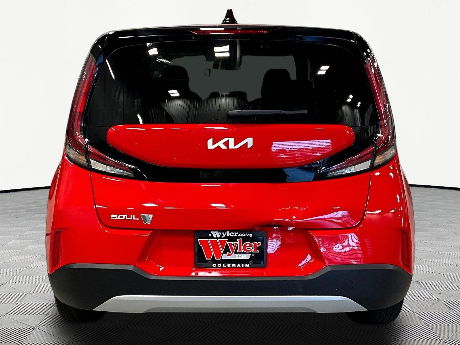 Used 2025 Kia Soul LX FWD image 5