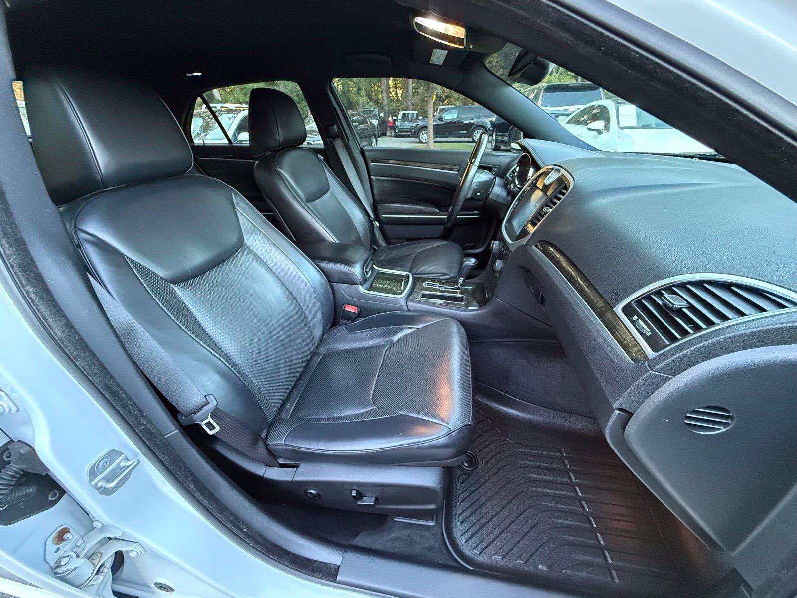 Used 2014 Chrysler 300 C RWD image 20