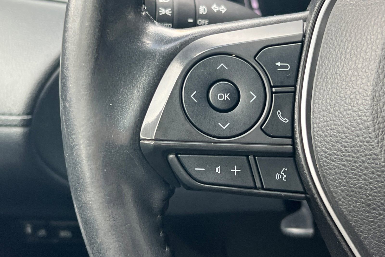 Certified 2023 Toyota Corolla Cross XLE image 29