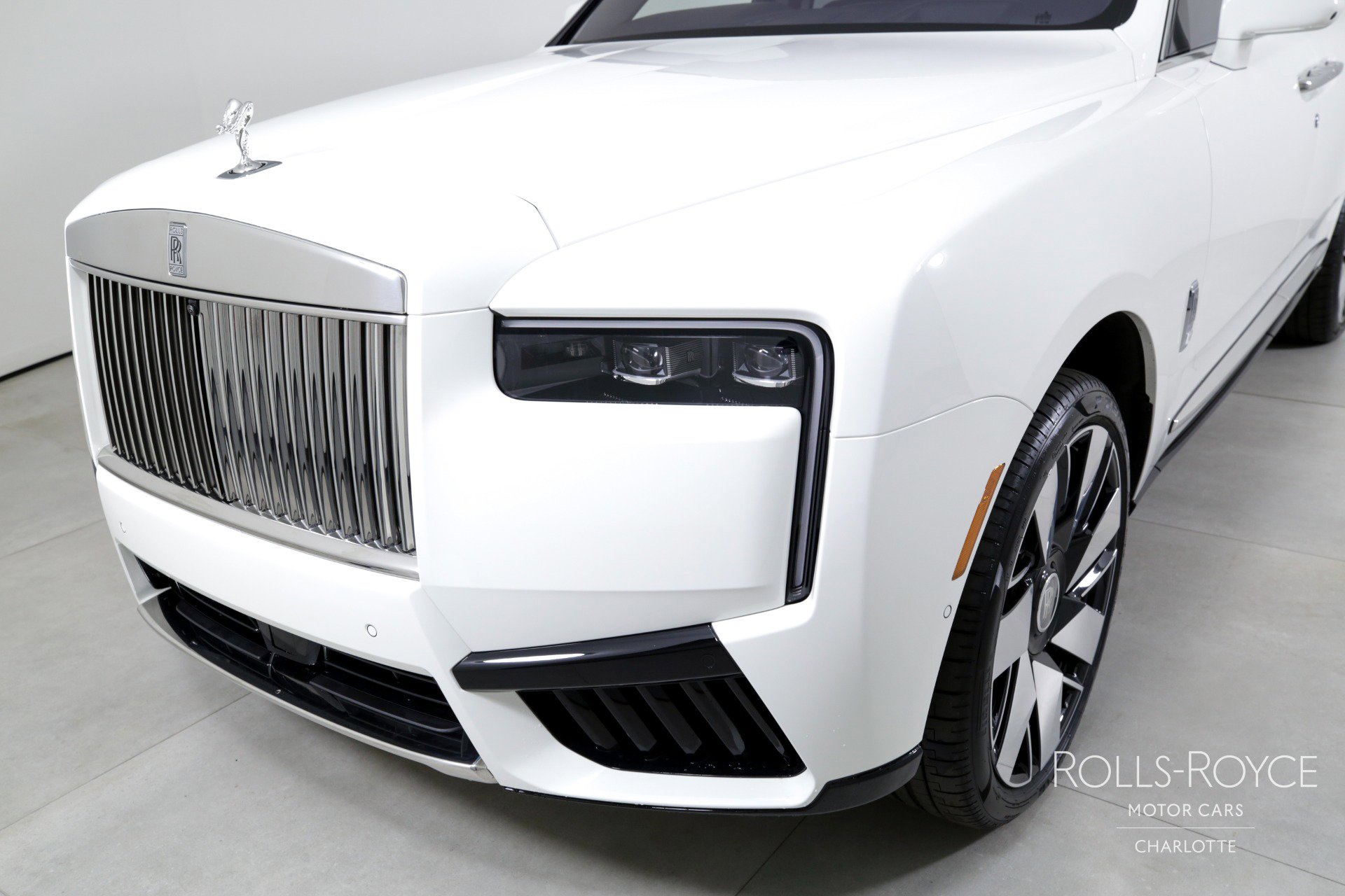 Certified 2025 Rolls-Royce Cullinan image 40