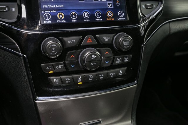 Used 2020 Jeep Grand Cherokee Limited w/ Luxury Group II image 32