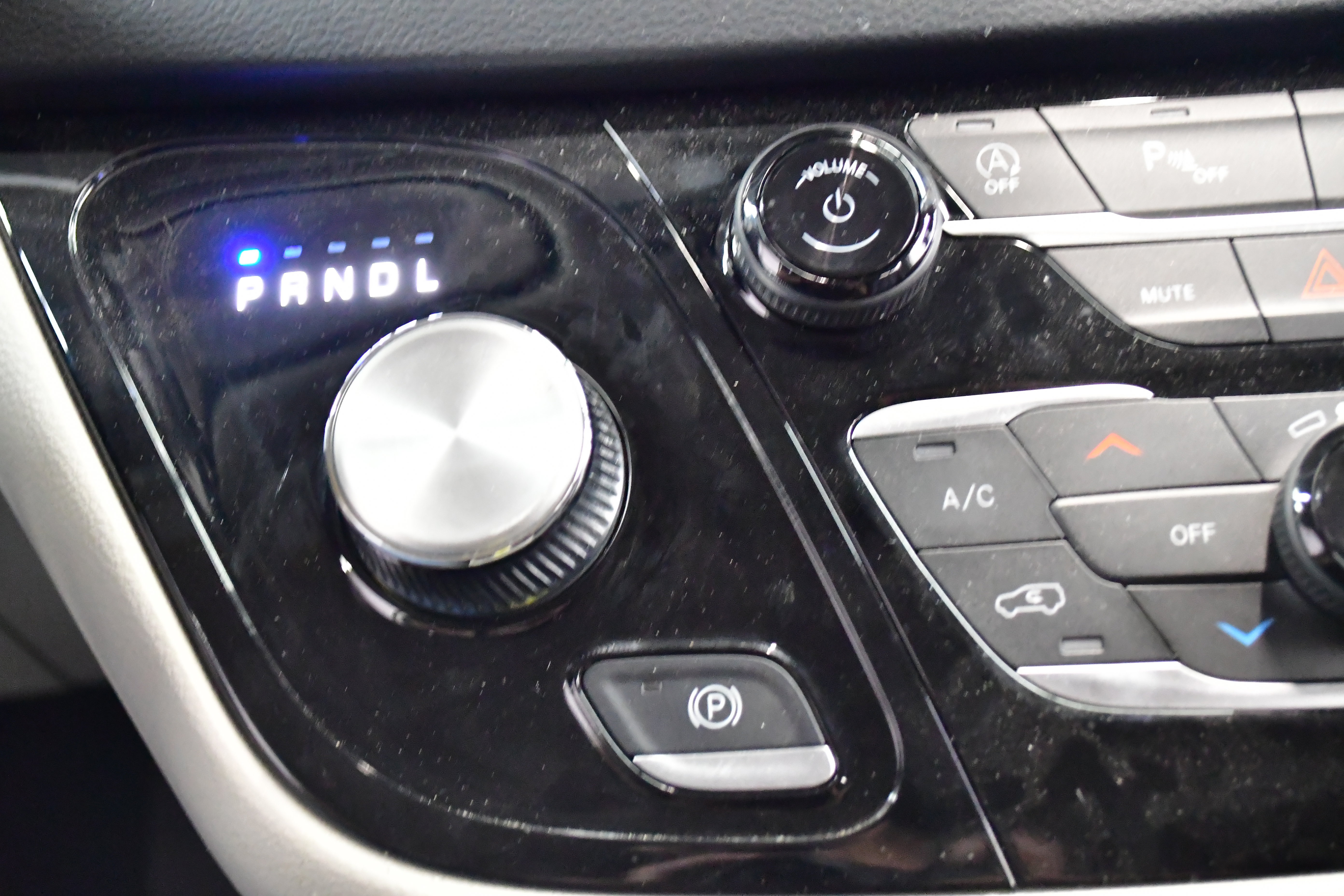 Used 2023 Chrysler Pacifica Touring-L FWD image 31