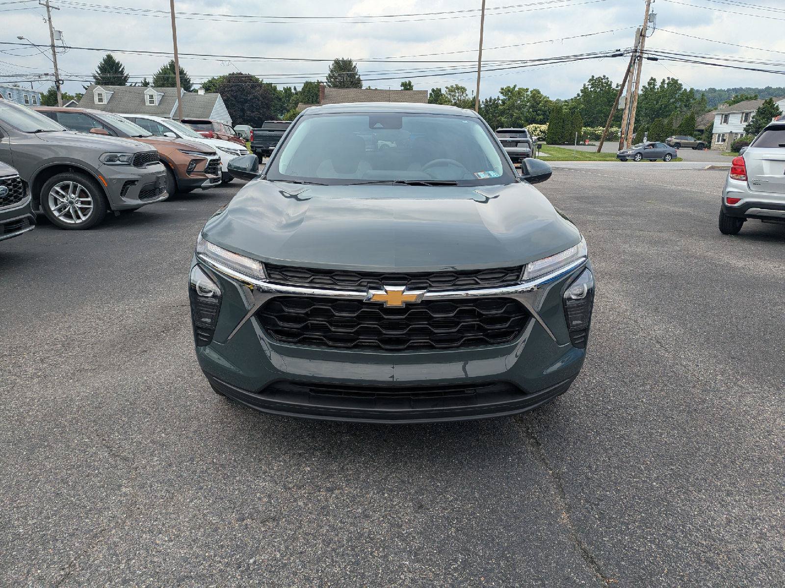 Used 2025 Chevrolet Trax LS w/ LS Convenience Package FWD image 2