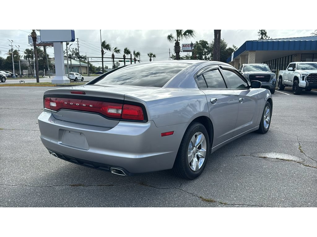 Used 2013 Dodge Charger SE RWD image 5