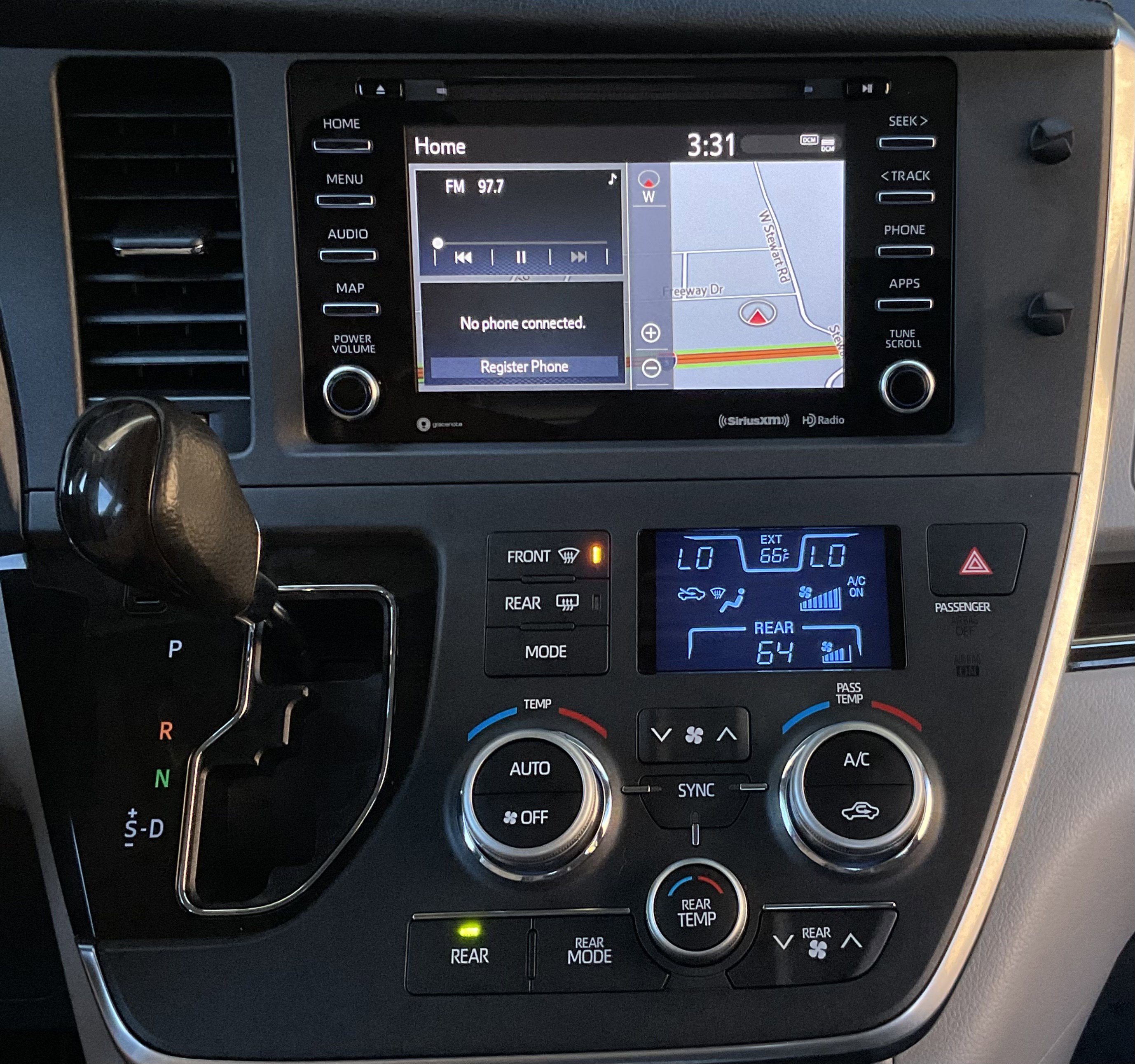 Used 2019 Toyota Sienna XLE w/ XLE Navigation Package AWD/4WD image 17