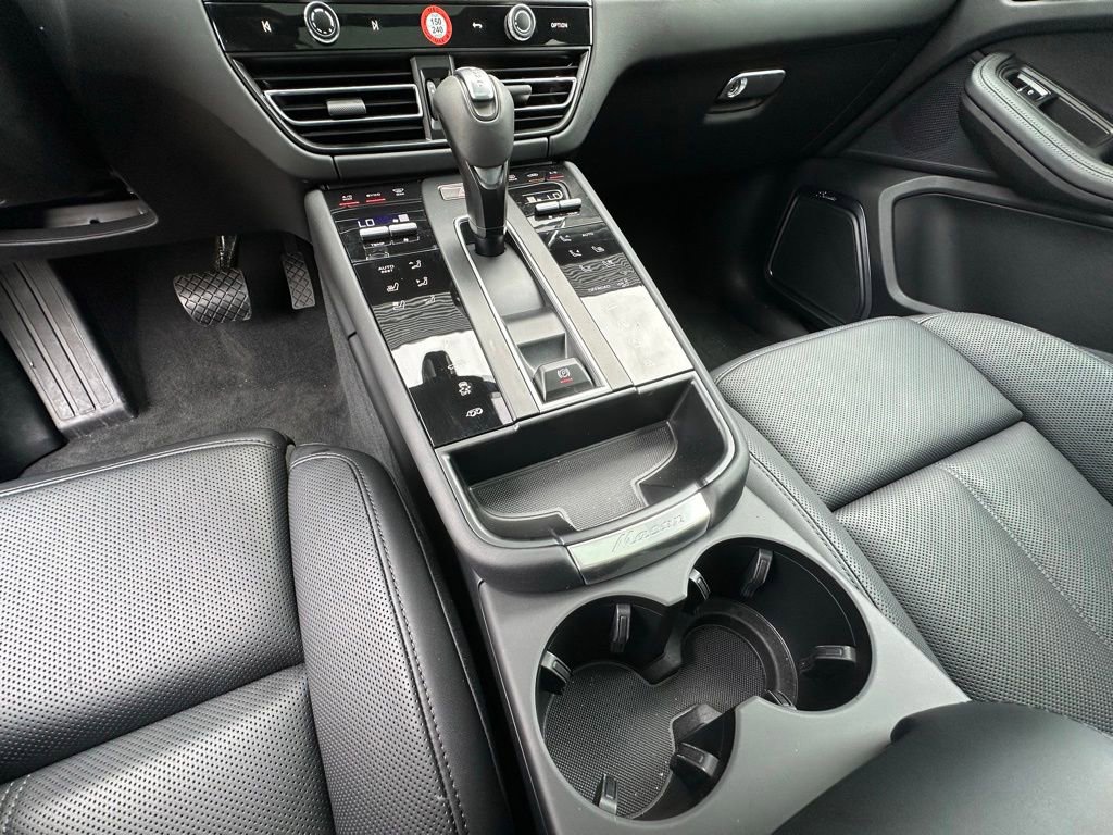 Certified 2025 Porsche Macan GTS AWD/4WD image 36