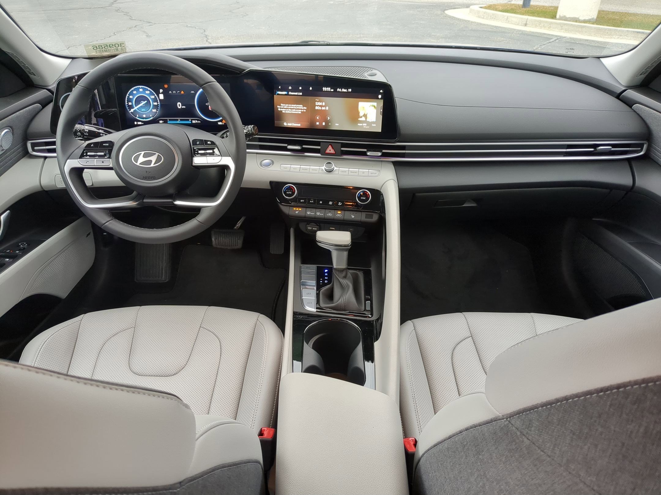 Used 2025 Hyundai Elantra Limited image 19