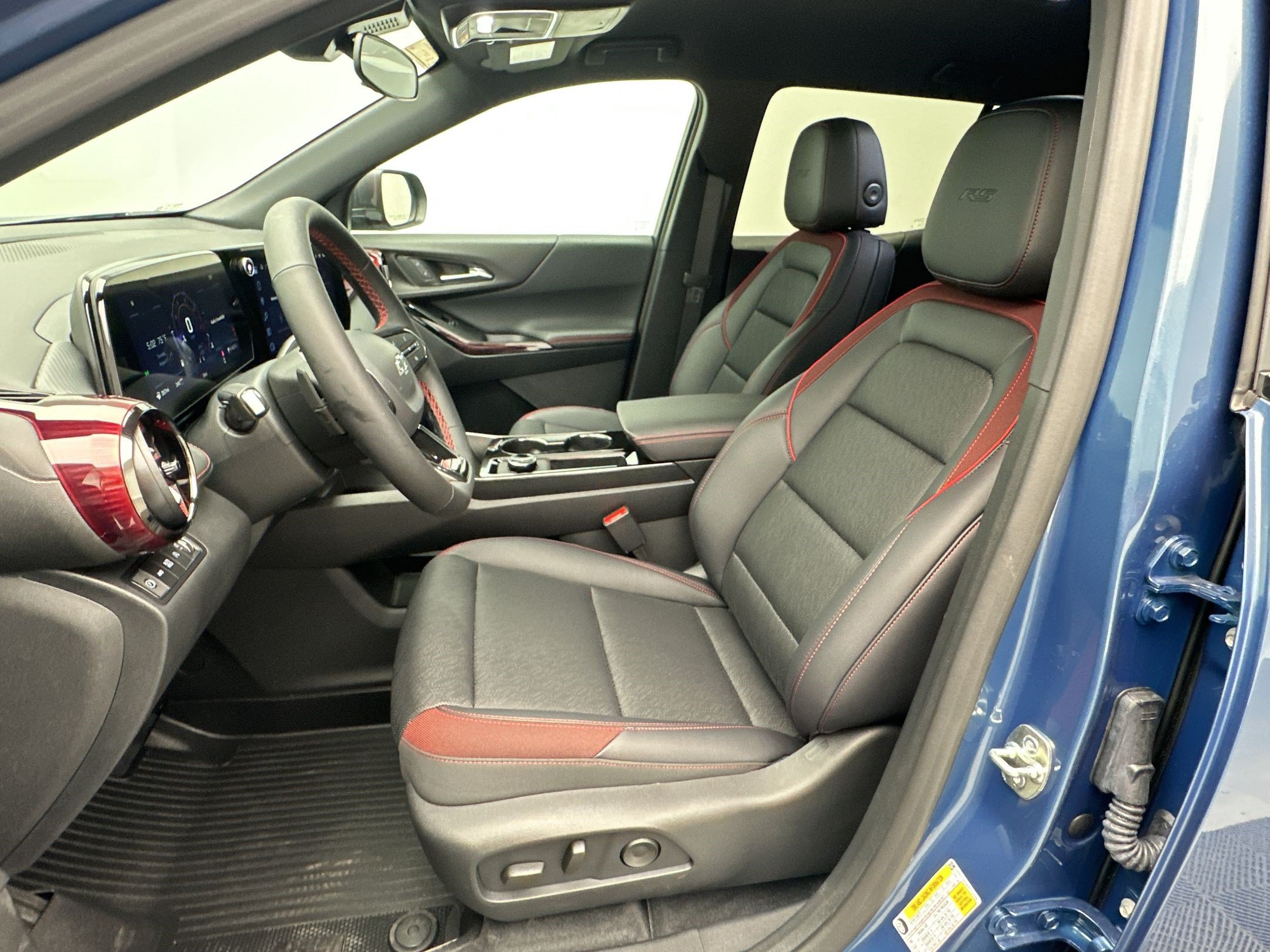 New 2027 Chevrolet Equinox RS w/ LPO, Floor Liner Package AWD/4WD image 5