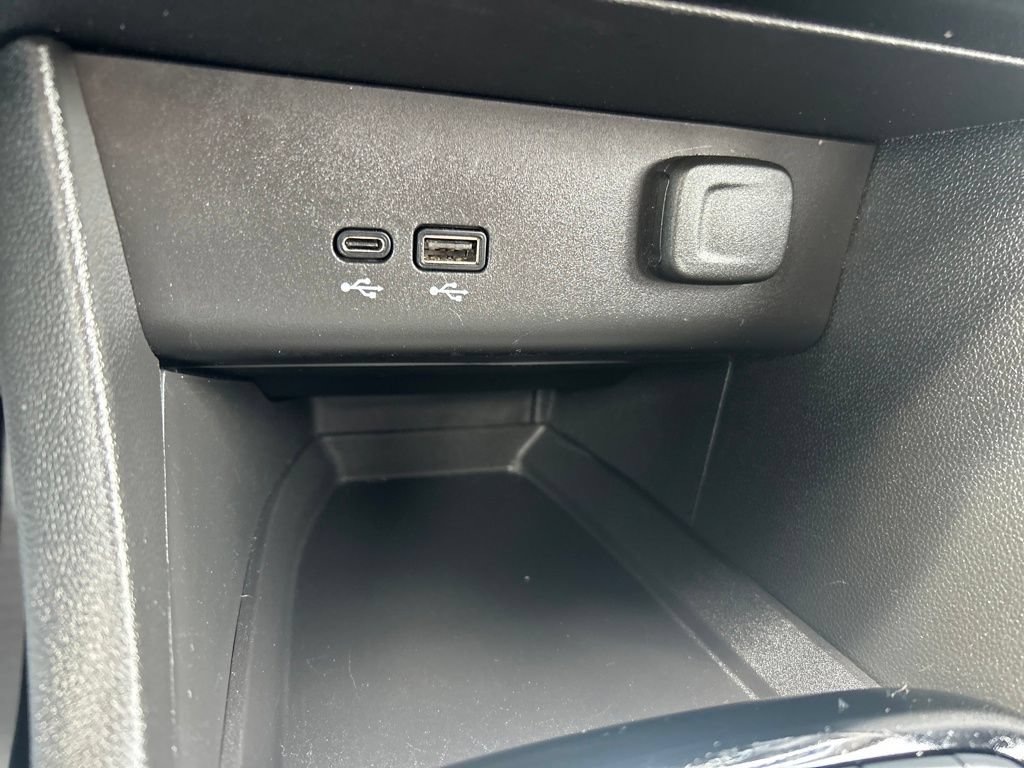 Used 2024 Buick Encore GX Sport Touring FWD image 31