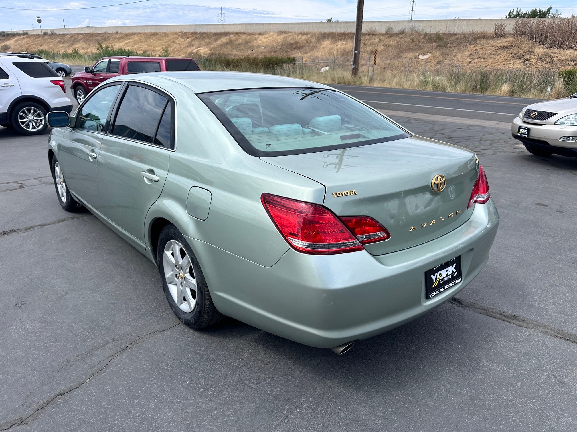 Used 2005 Toyota Avalon XL FWD image 4