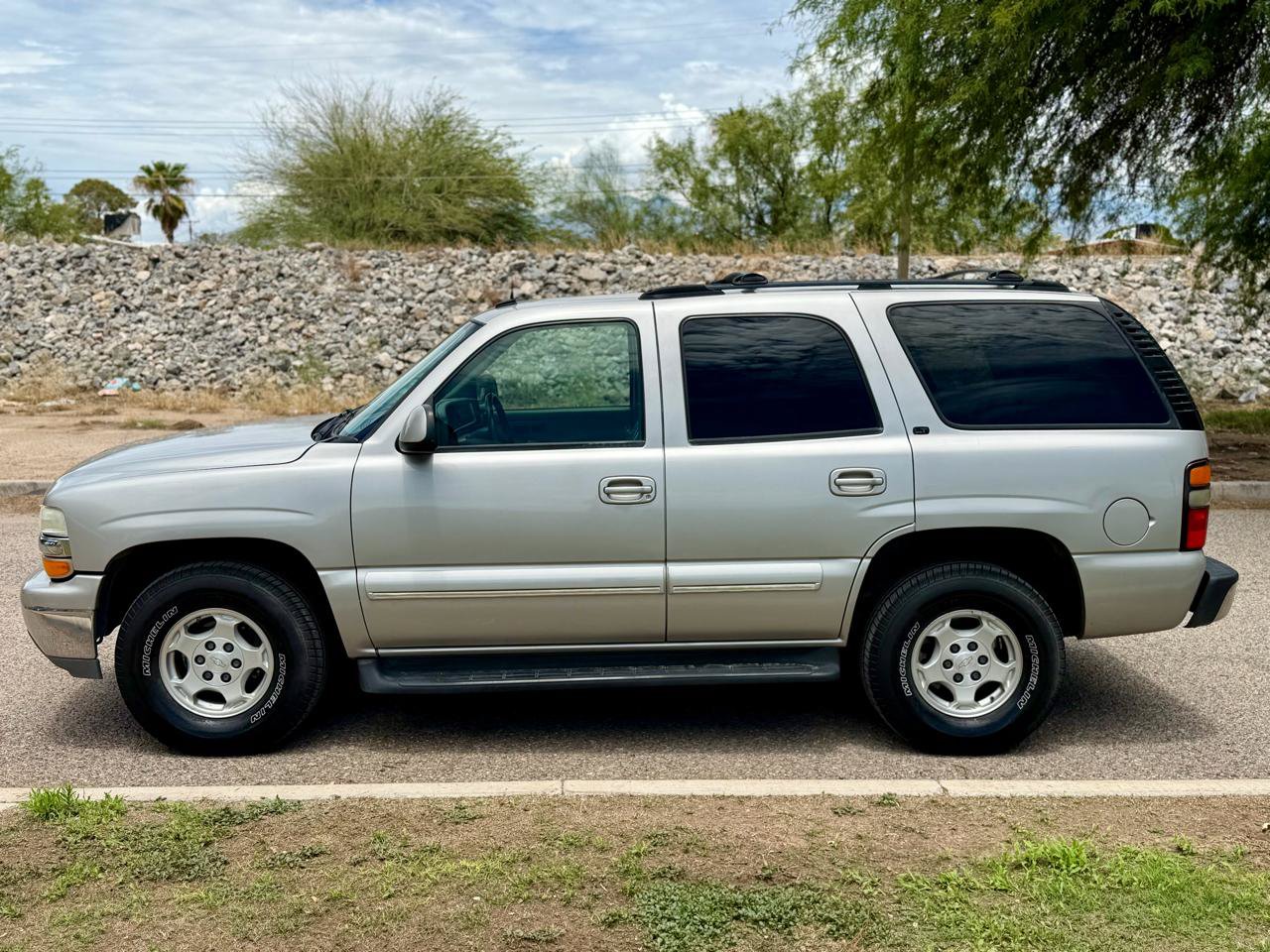 Used 2004 Chevrolet Tahoe LT w/ LT Preferred Equipment Group AWD/4WD image 2
