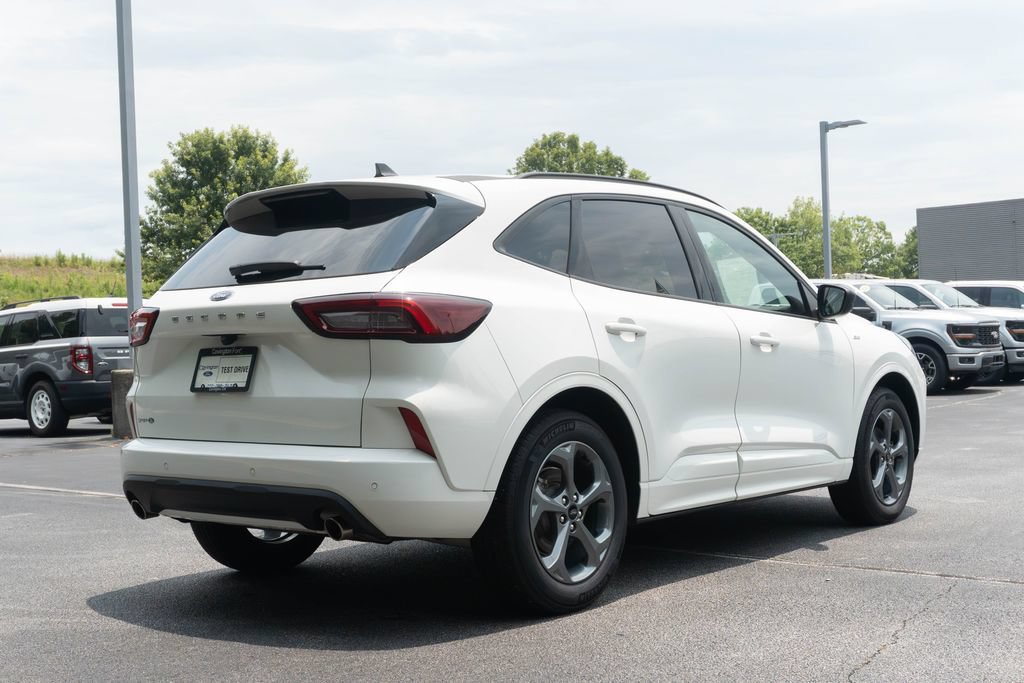 Used 2024 Ford Escape ST-Line w/ Tech Pack #1 FWD image 9