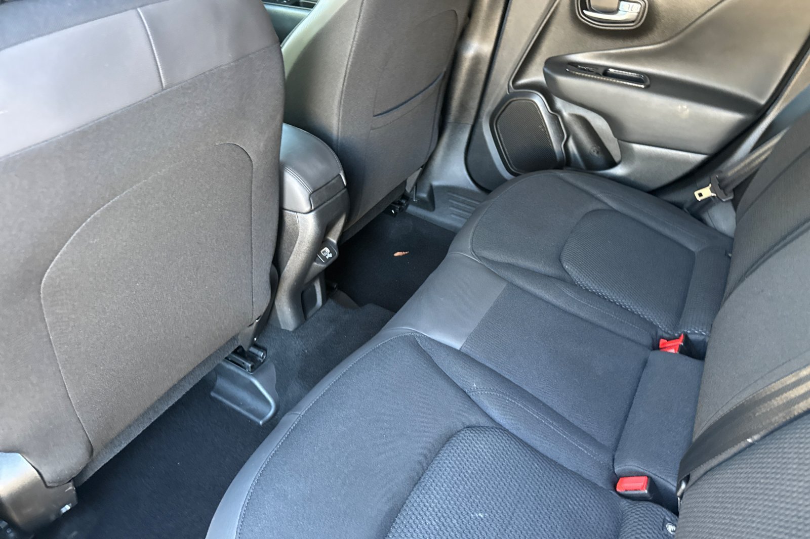 Used 2019 Jeep Renegade Altitude w/ Quick Order Package 2XM FWD image 12