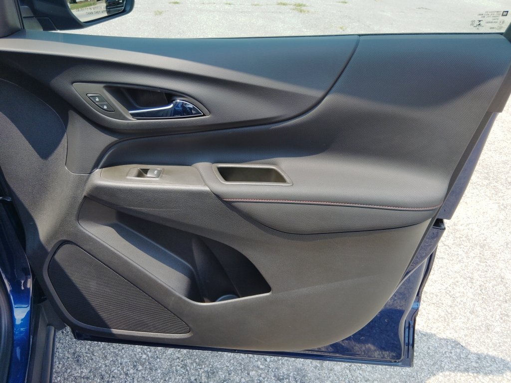 Used 2023 Chevrolet Equinox RS w/ LPO, Floor Liner Package FWD image 31